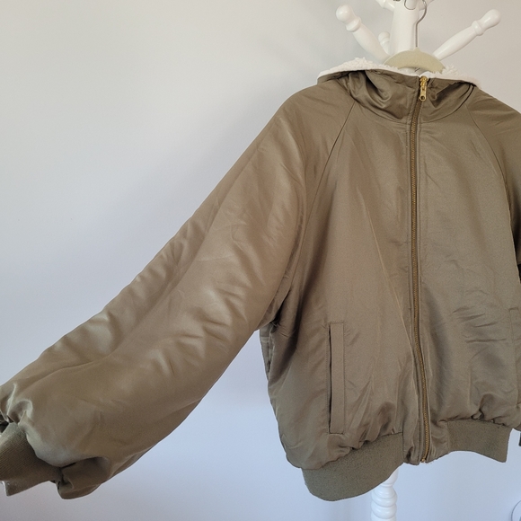 REVERSIBLE 2 Way Cozy Cream & Olive Teddy Bomber Jacket - Picture 6 of 15